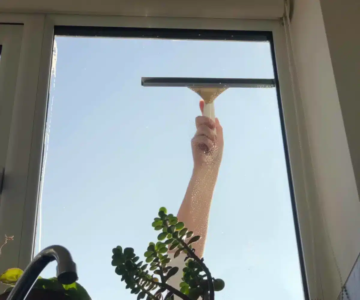 window-cleaning-scaled-kopi